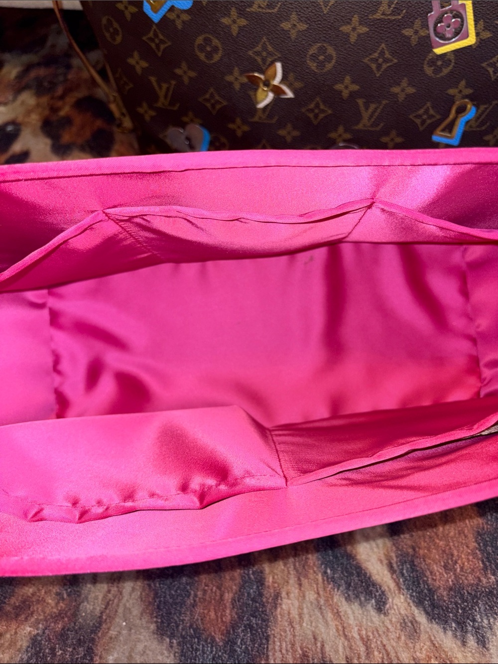 AUTH Louis Vuitton Love Lock Neverfull MM and new insert/Hot pink - Picture 4 of 14